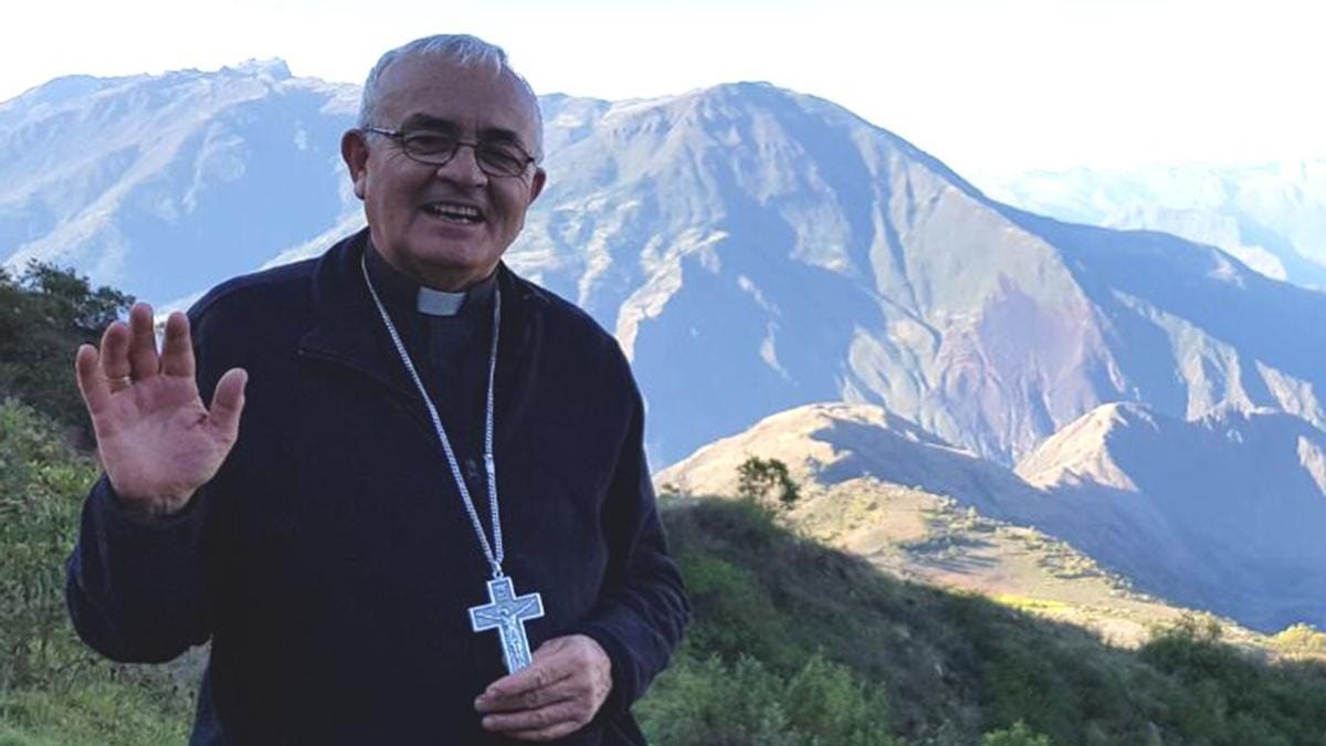 Un obispo gallego en los Andes; presentaci贸n de la obra po茅tica de Gilberto G贸mez