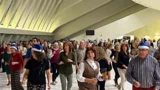 Baile multitudinario y brindis de los centros sociales de Oviedo
