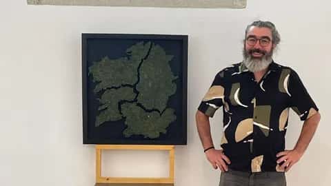Exposición 'Madeira, terra e desarraigo' de Javier Bello