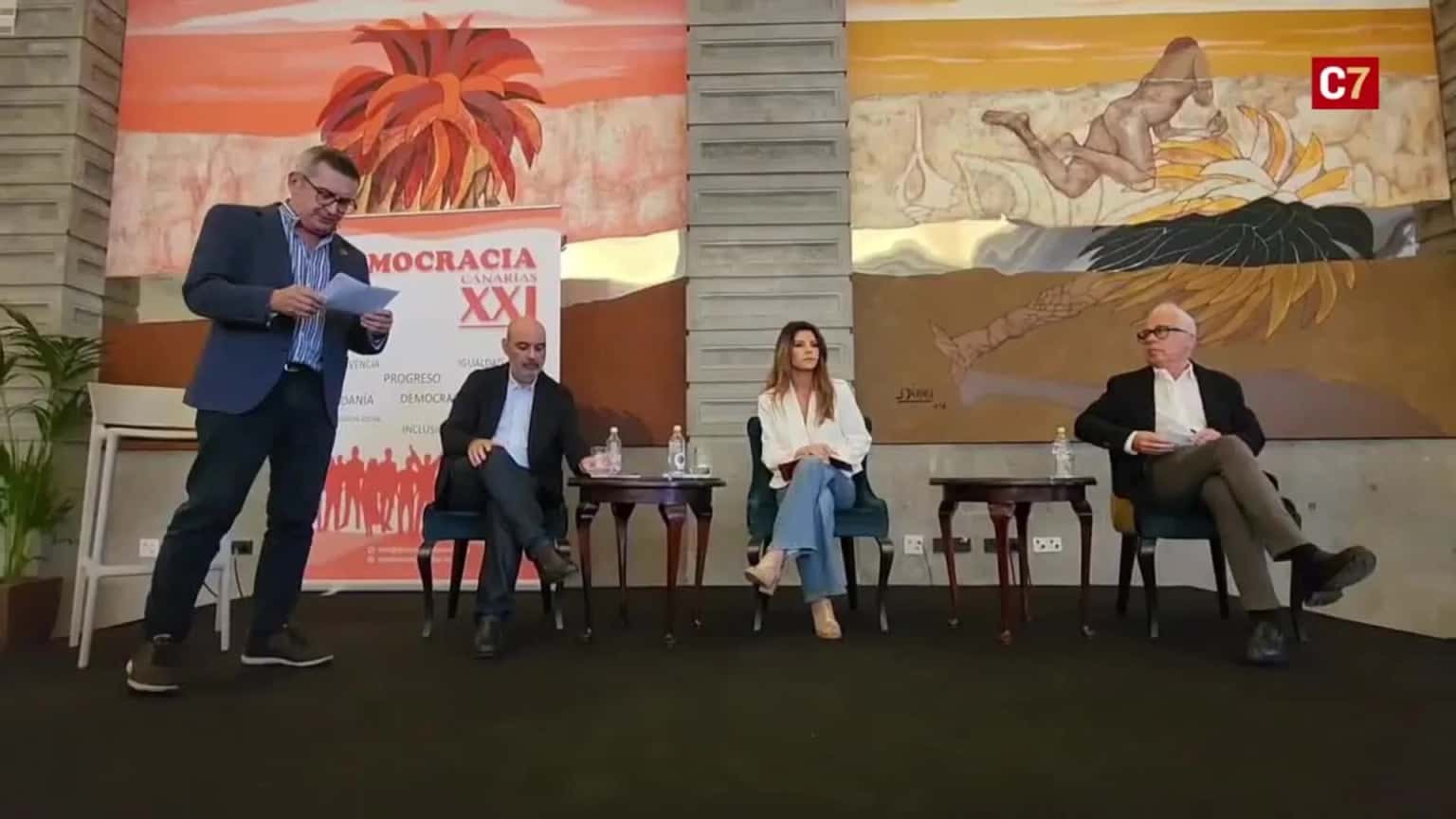 Debate sobre 'Informaci贸n y democracia'
