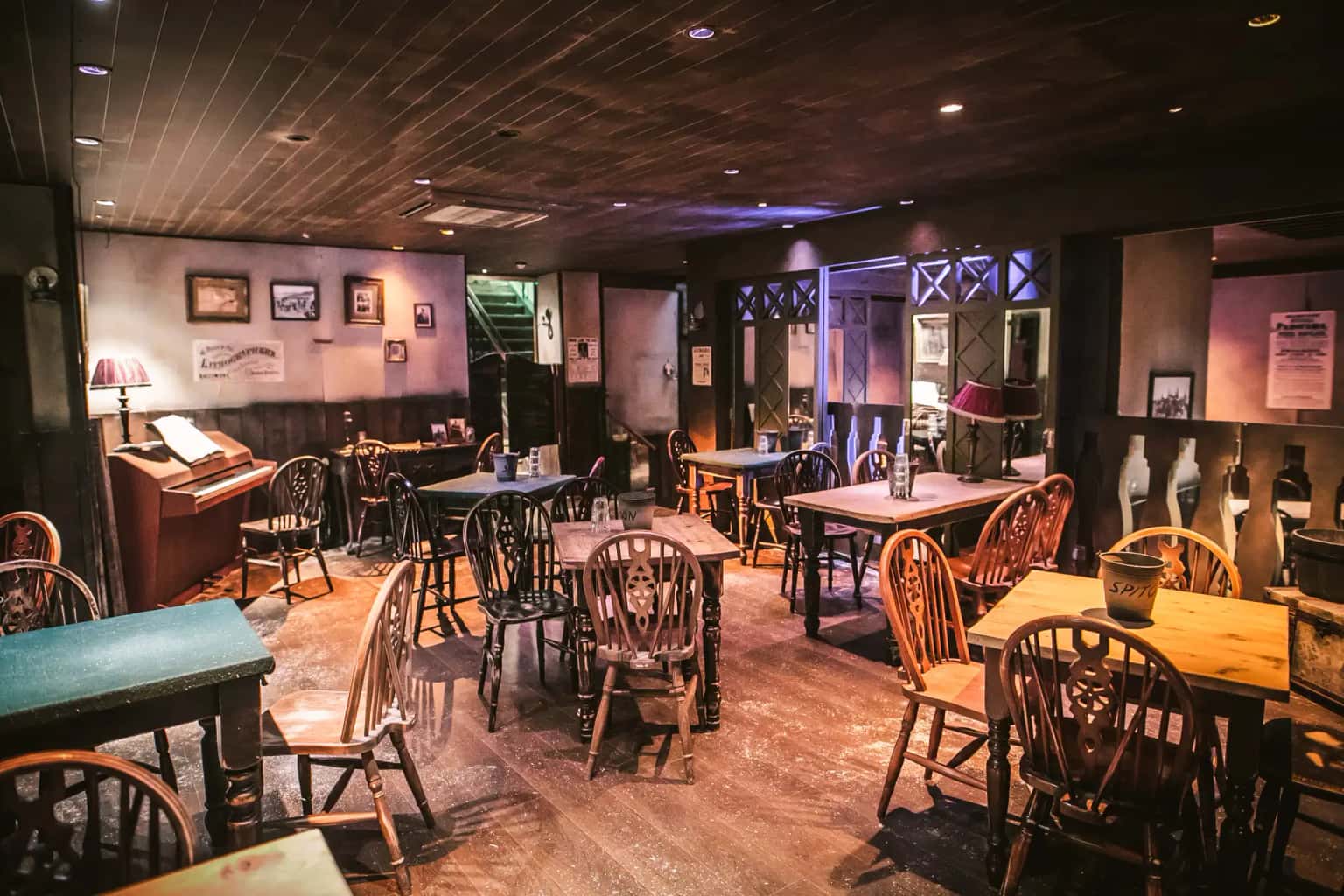 Moonshine Saloon: Western Cocktail Experience