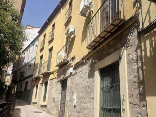 Calle Catalina Mir Real