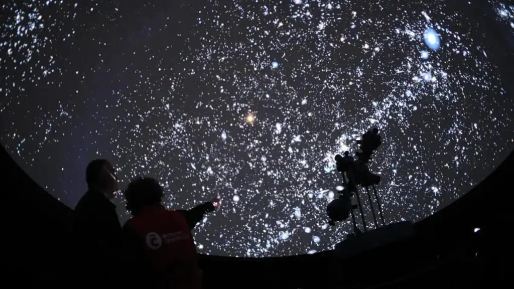 Sesión de cine y ciencia ante el histórico eclipse de 2026