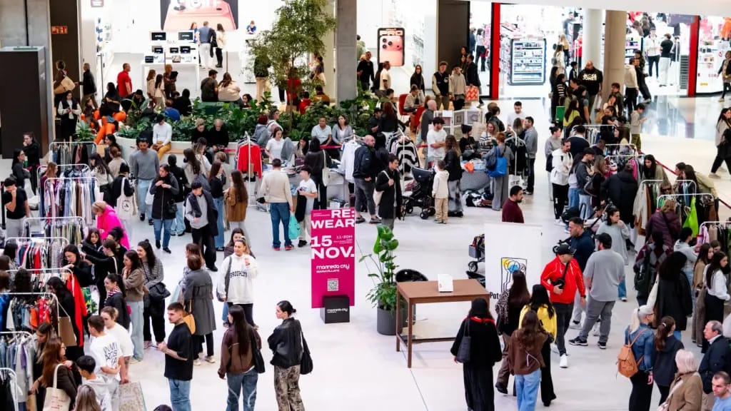 Mercadillo de moda solidario Re:wear 2026