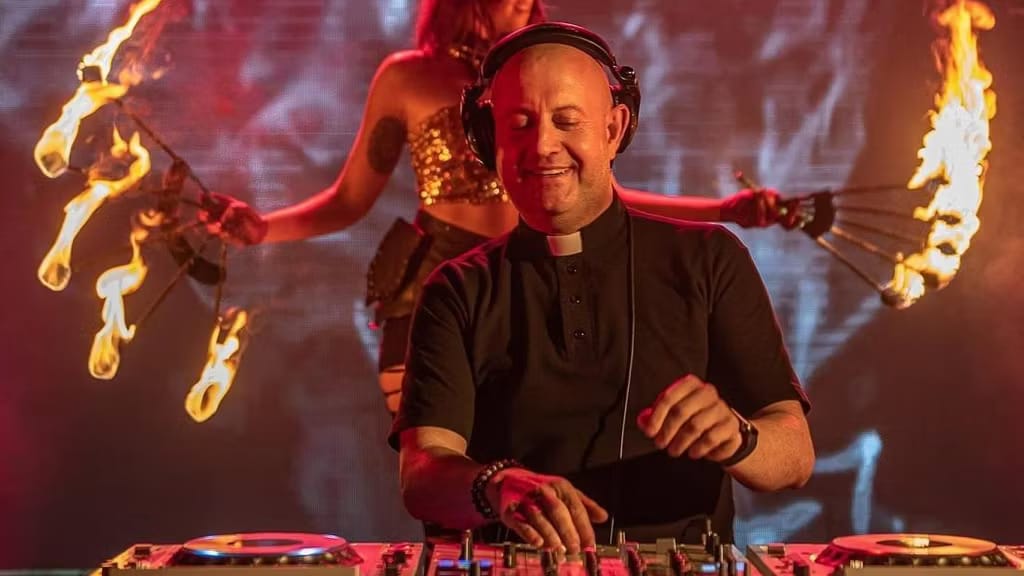 Padre Guilherme en Sala Pelícano