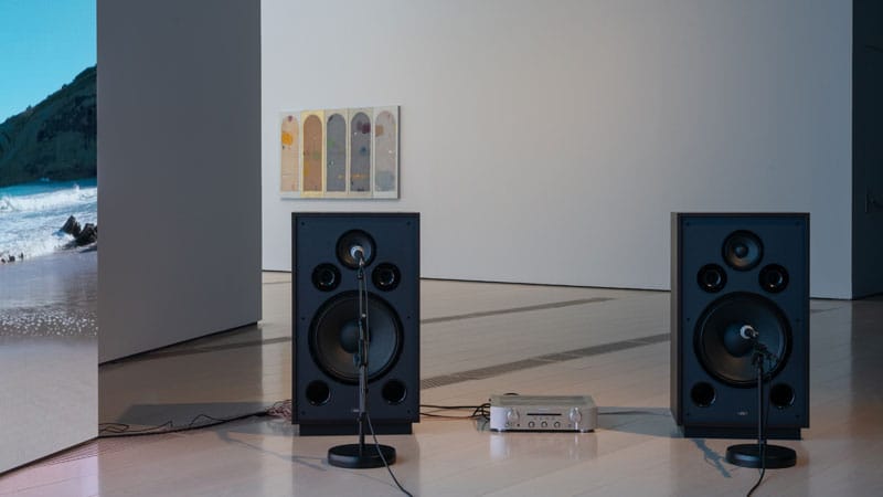 Visita comentada a la exposici贸n de Yuko Mohri con Mikel Arce