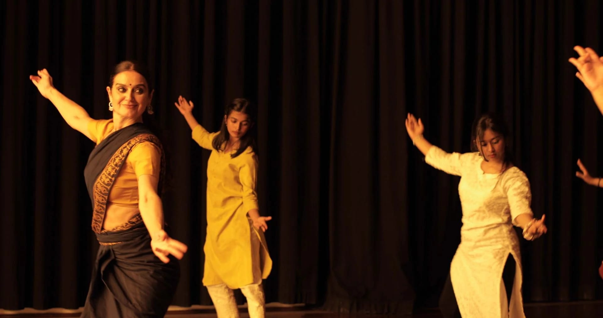 Mudras. Bailando hilos invisibles