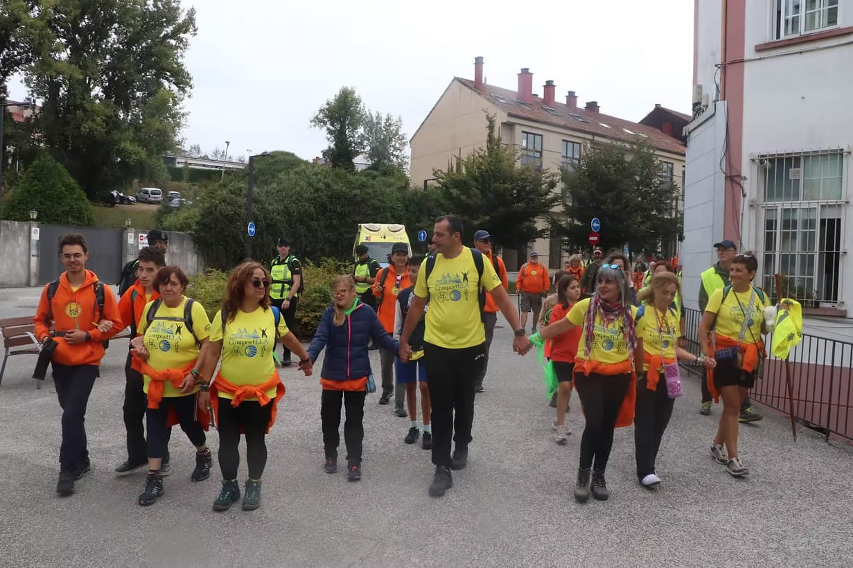 El Grupo CompostELA vuelve al Camino para dar visibilidad a la esclerosis lateral amiotr贸fica