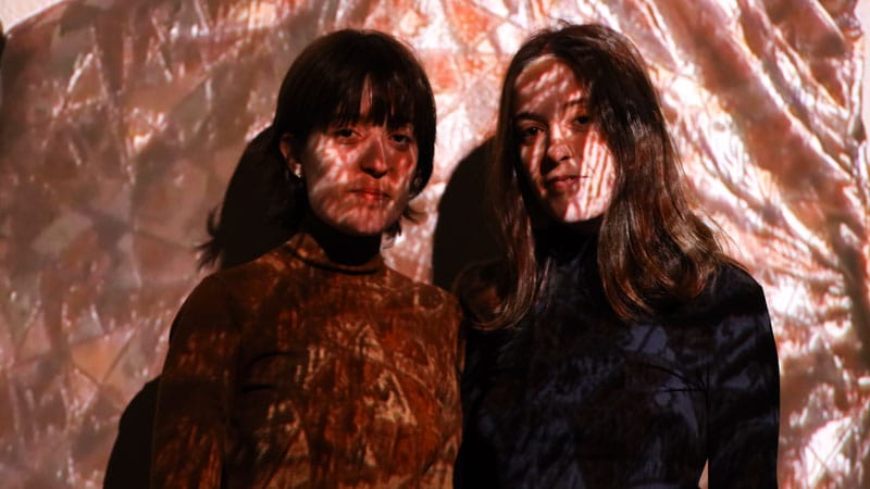 Visita comentada a la exposición 'Itinerarios XXX' con Noa y Lara Castro