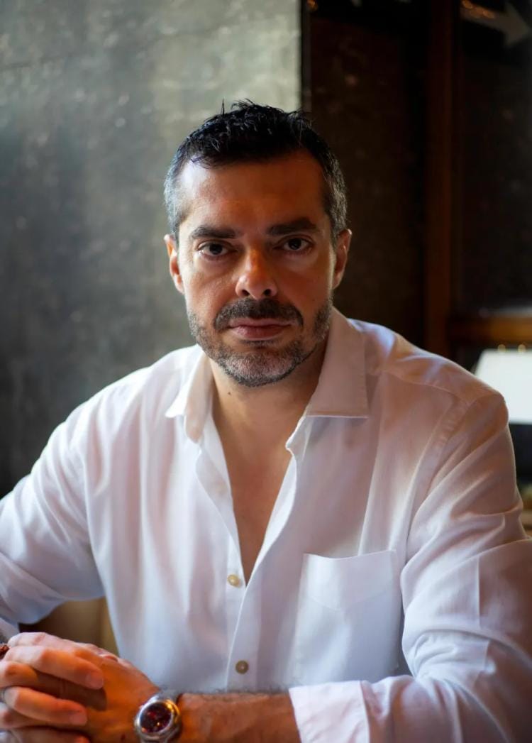 Joaquín Pérez Azaústre lee poemas de su libro 'Defender el Álamo'