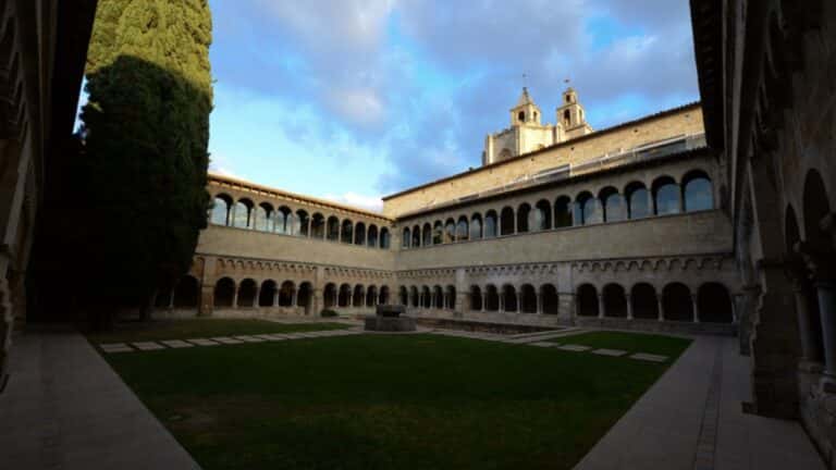 Itinerari guiat al Monestir de Sant Cugat: Oració, treball i poder