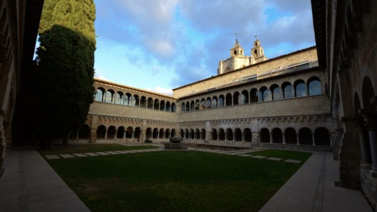 Itinerari guiat al Monestir de Sant Cugat: Oració, treball i poder