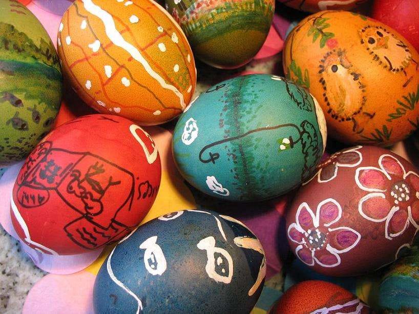 Actividad familiar: El árbol de los güevos pintos