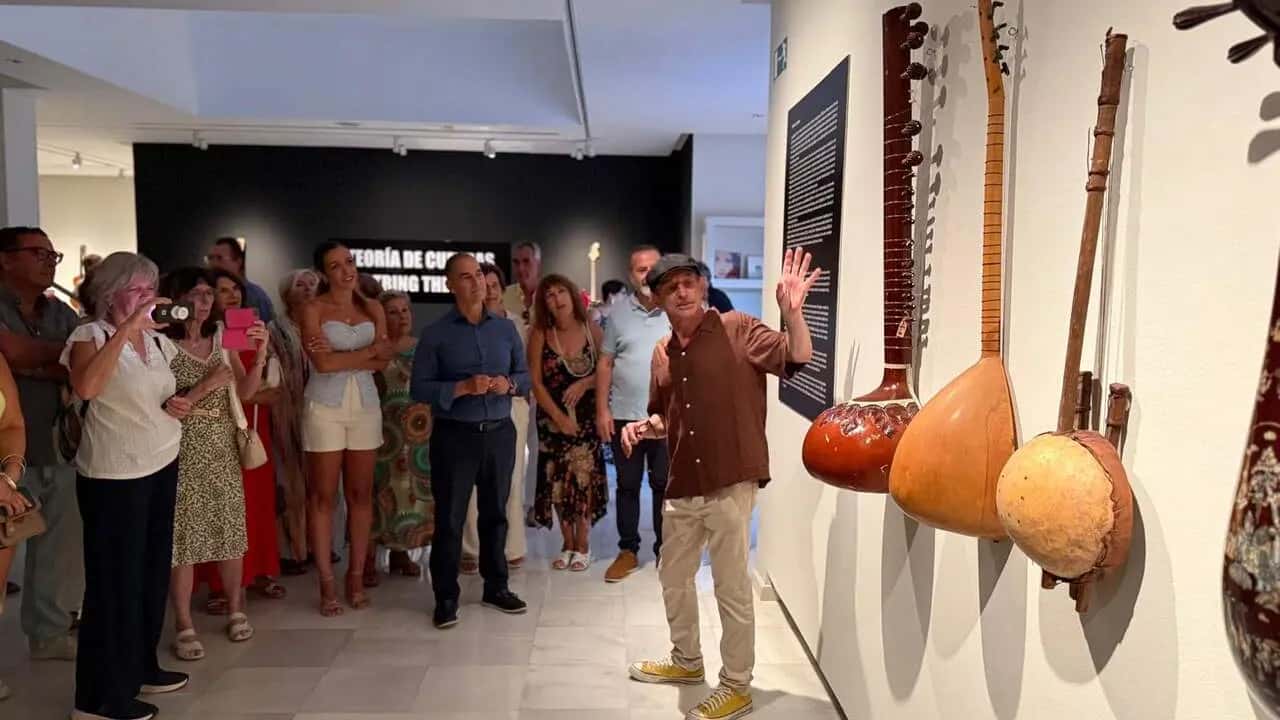 Exposición de música de cuerda de distintas culturas