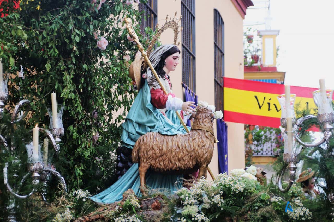 Salida procesional de la Divina Pastora de Triana