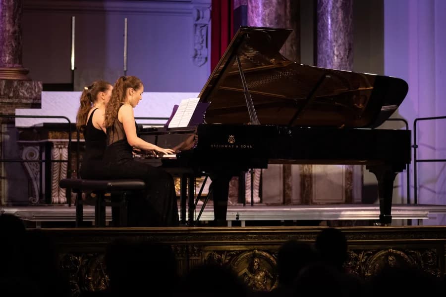 Concierto de piano a cuatro manos: Zora y Nora Novotna