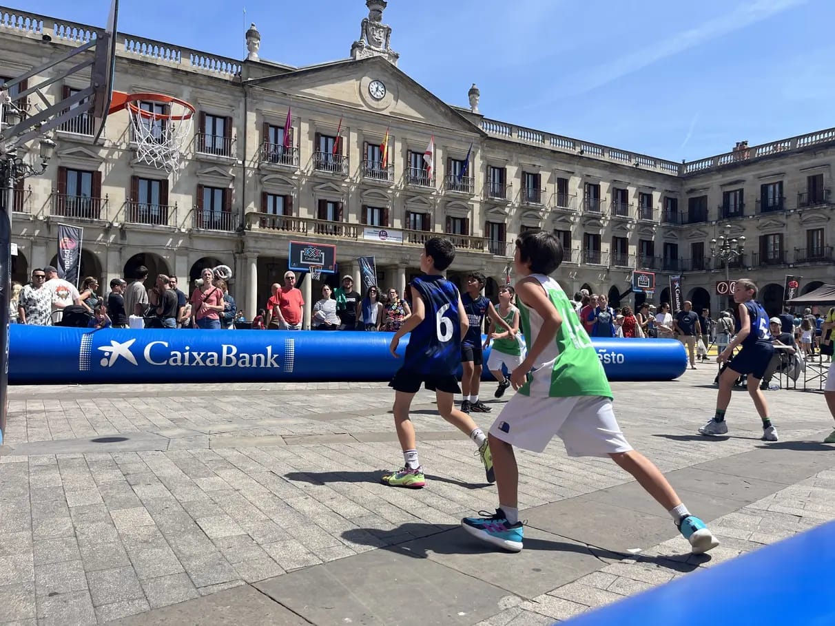 Torneo de Baloncesto 3x3 en Plaza Nueva