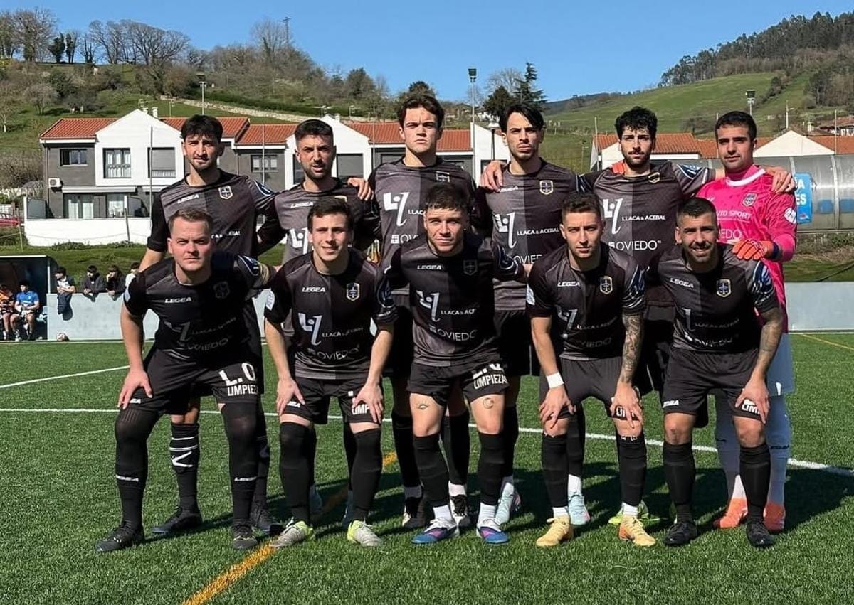 Partido de fútbol: La Corredoria contra Atlético de Siero