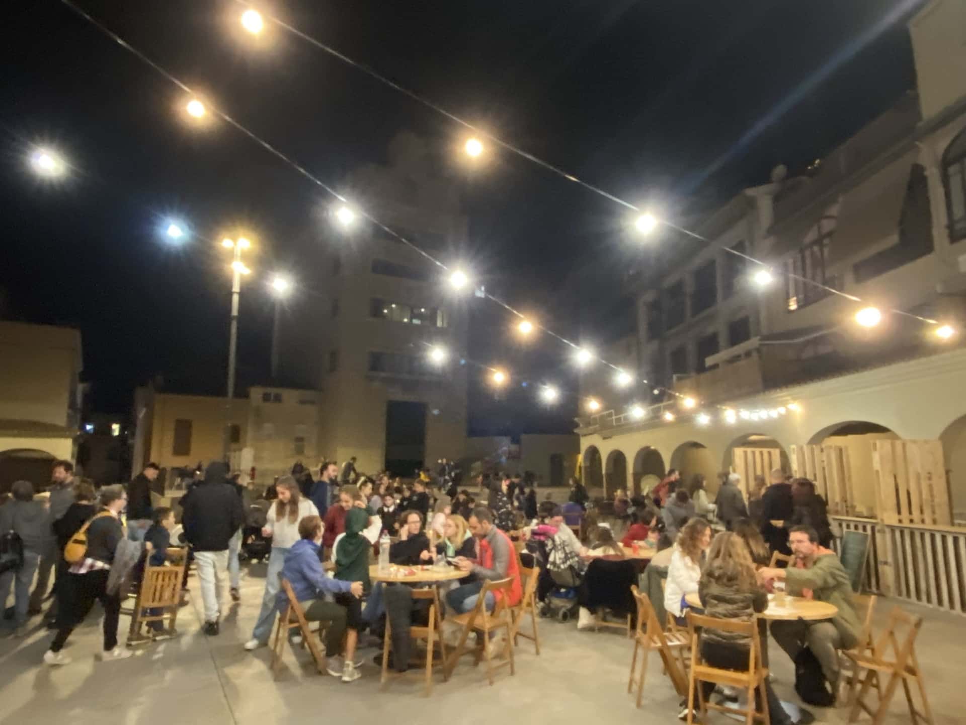 Vetllada de tapes a la Plaça Puigmercadal