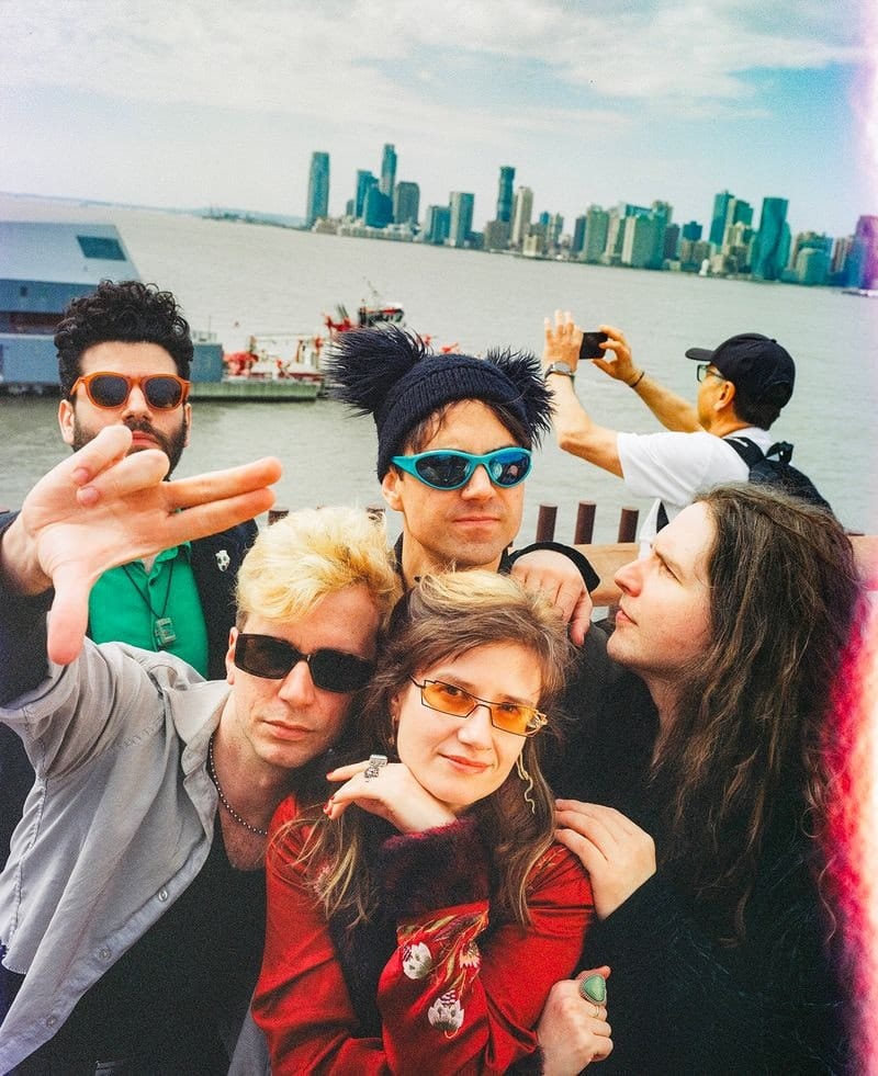 Bodega presenta 'All Inside Aquarium'