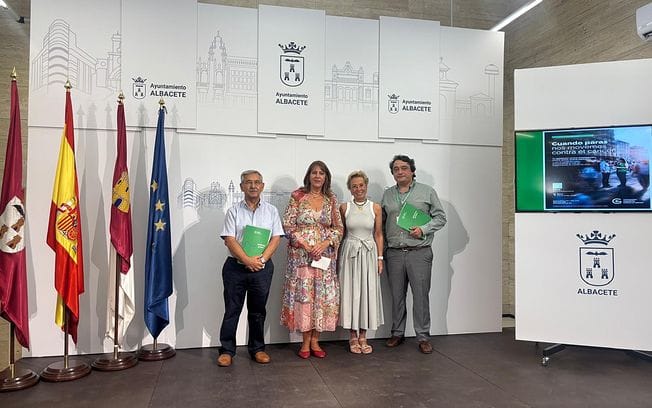 Cuestación solidaria de la AECC en la Feria de Albacete