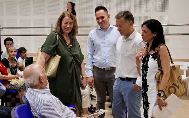 Día de los Abuelos y Abuelas: desayuno intergeneracional y espectáculo de magia