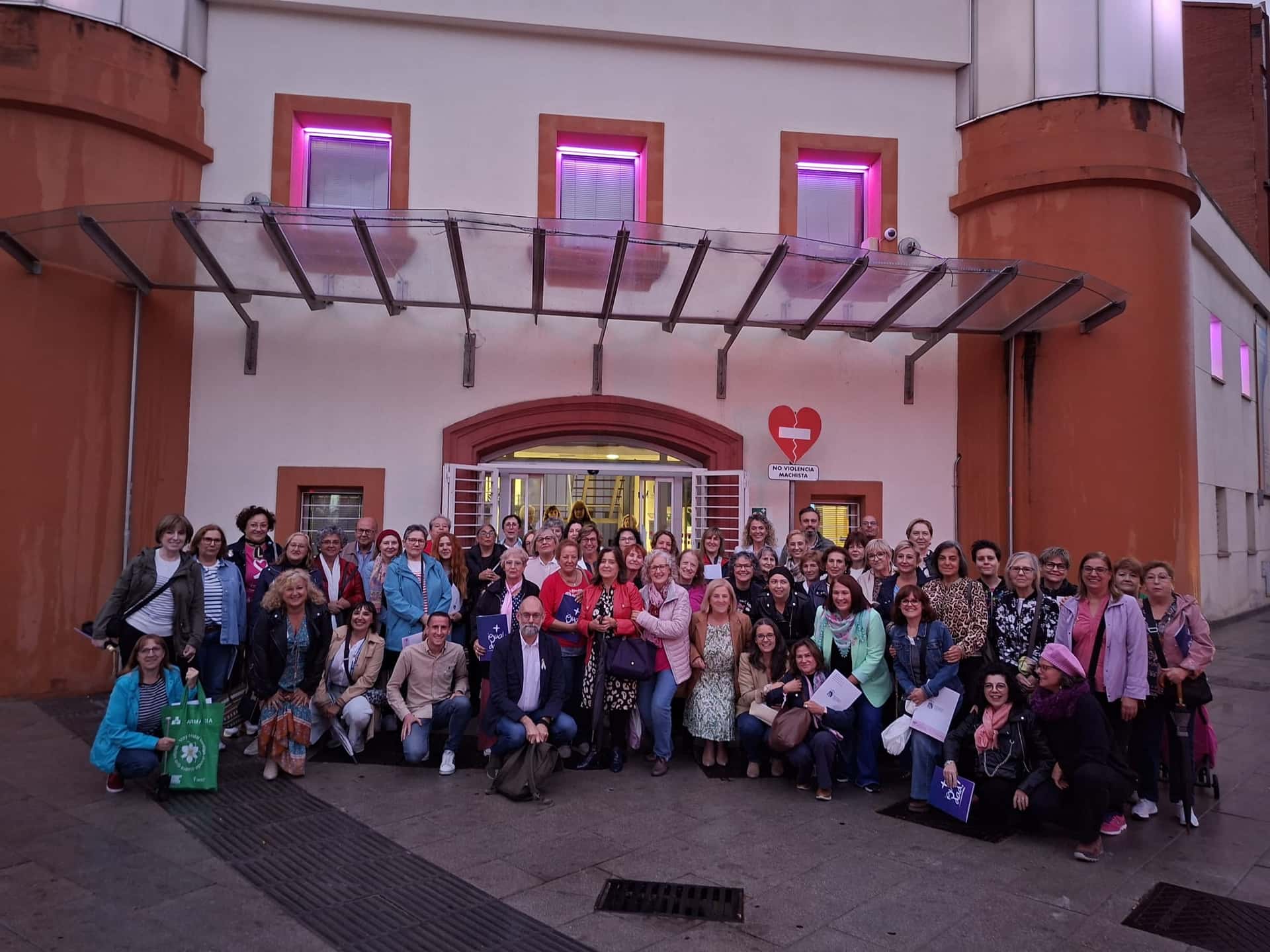 Juntas contra el Cáncer de Mama: Encuentro con Profesionales
