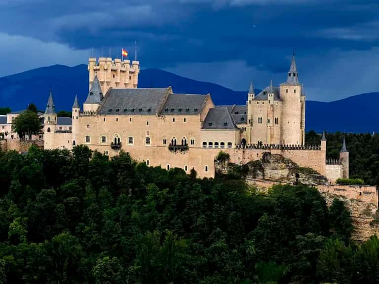 125 aniversario de El Adelantado de Segovia: Microconcierto de guitarra de Luis Hidalgo