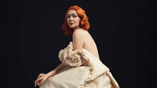 Elf Lyons - Is The Woman On The Edge