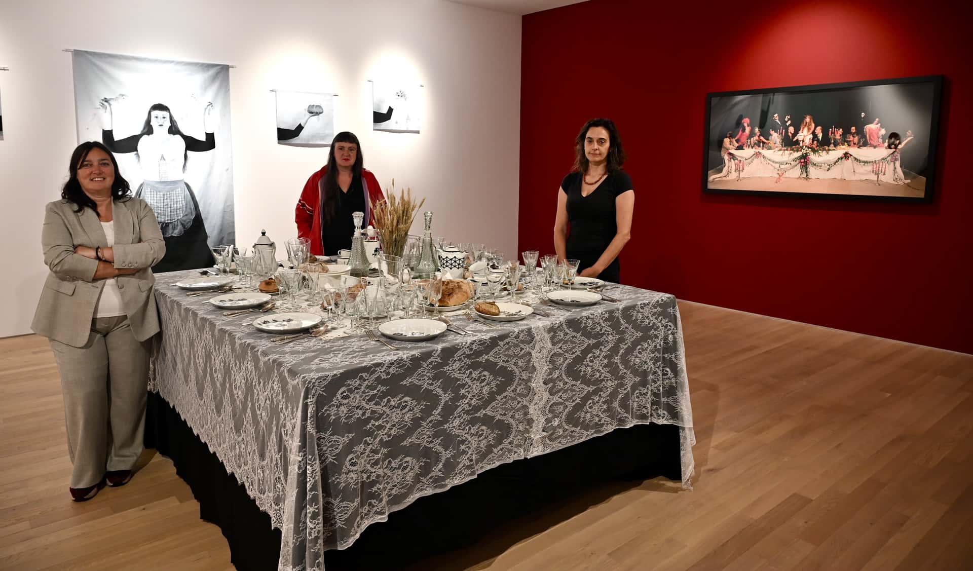 De gorriones, migas de pan y sangre