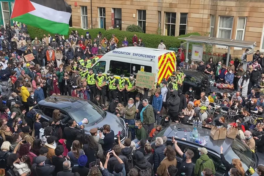 Everybody to Kenmure Street