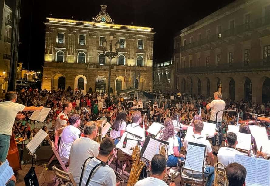 V Festival y Escuela de Música de Gijón (FESMUG). Concierto Extraordinario BandaManía Eurovisión: Europa Canta en Familia