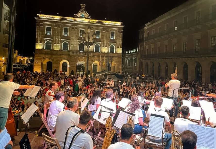 V Festival y Escuela de Música de Gijón (FESMUG). Concierto Extraordinario BandaManía Eurovisión: Europa Canta en Familia