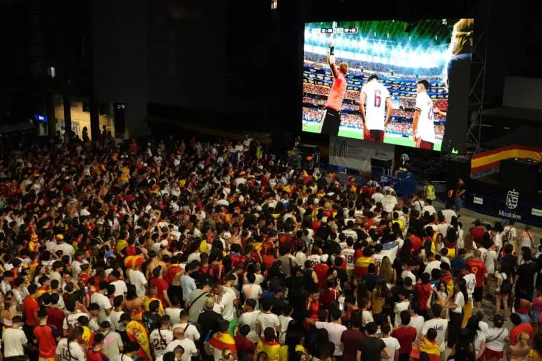 Retransmisión en pantalla gigante de la final del Mundial de fútbol