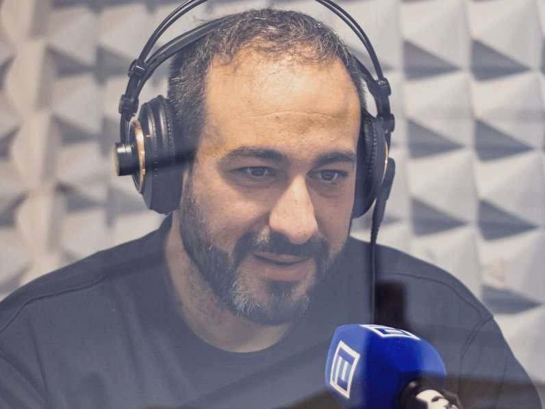 Programa de radio 'Sentir Asturies' de RTPA en la Feria del Libro de Gij贸n