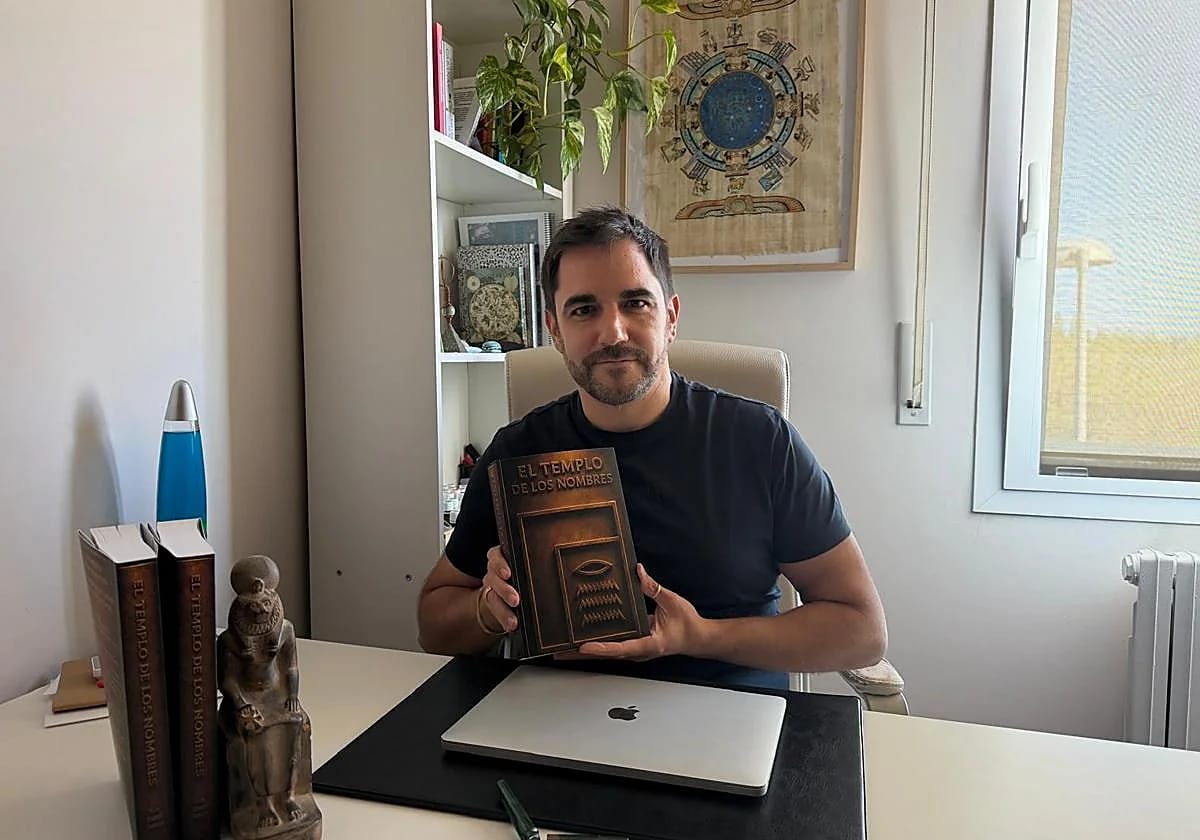 Presentación de la novela 'El templo de los nombres' de Igor Corres