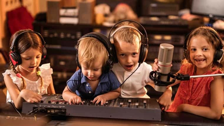 Activitat Intergeneracional Fem un programa de ràdio