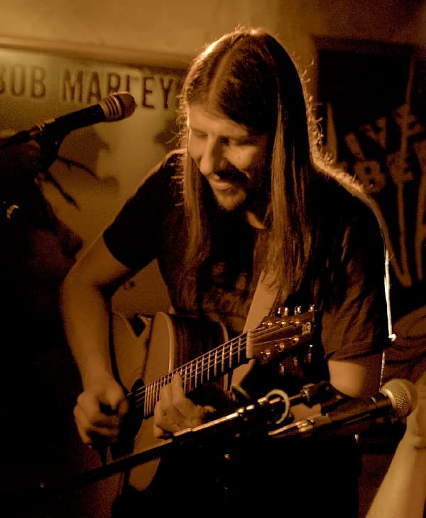 Obradoiro de guitarra acústica con Luis Tinaquero