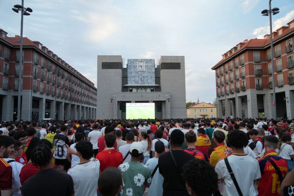 Retransmisión multitudinaria de la final del Mundial: España - Argentina