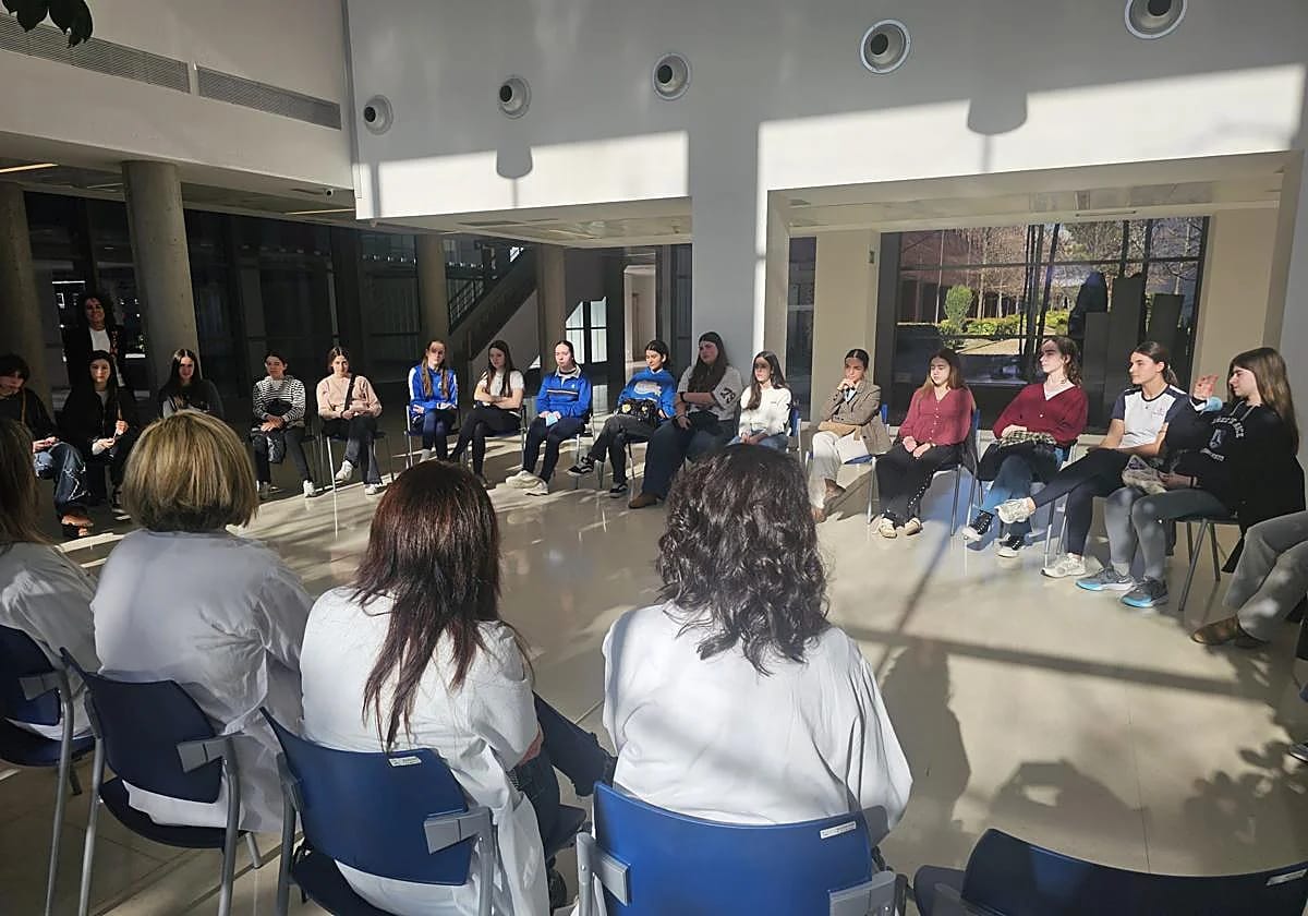 Visita STEM 360º al HURH: descubriendo el ámbito de la salud con una visión integral