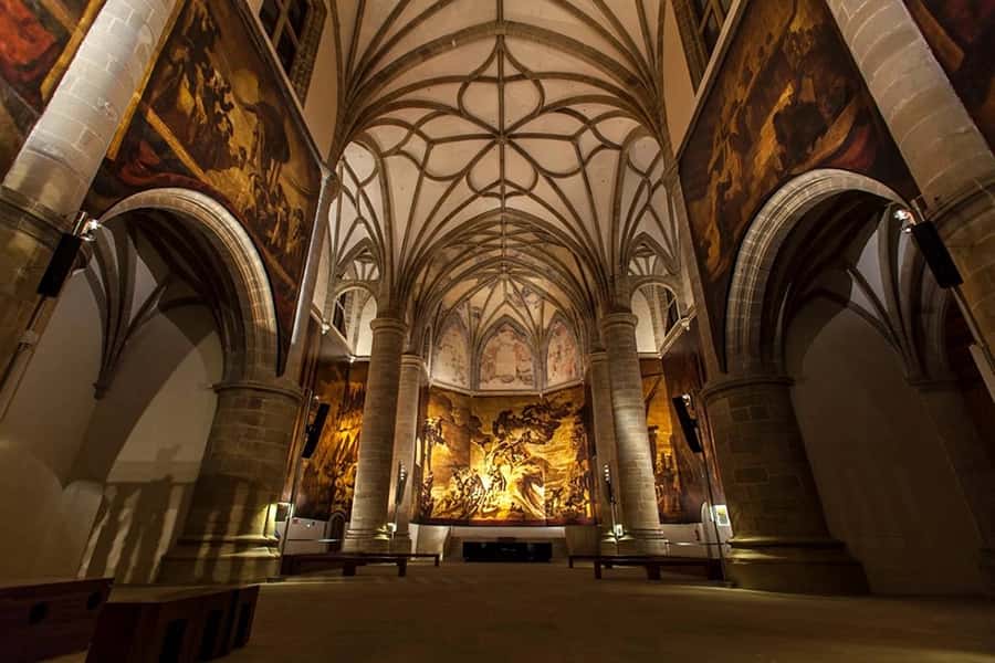 El museo y las pinturas de J.M. Sert