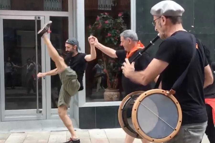 Dantzarako danbolina txistularien tradiziotik abiatuta