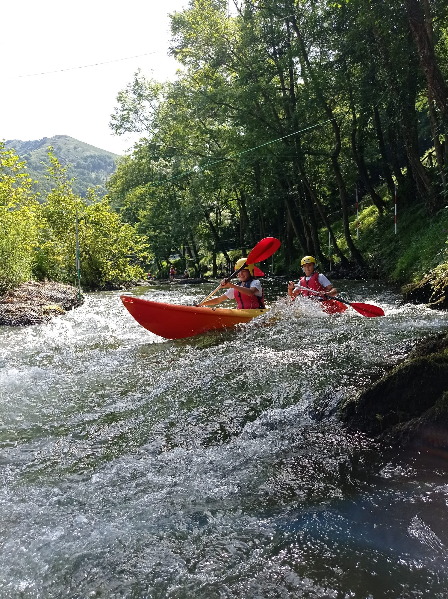 Gincana en piragua por las islas del Bidasoa: aventura y naturaleza para disfrutar en familia