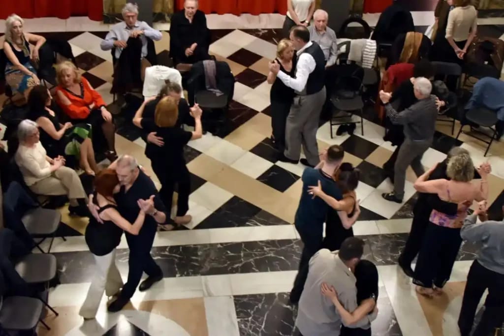 Presentaci贸n del 28 aniversario y reconocimientos Asociaci贸n Tango El Garage