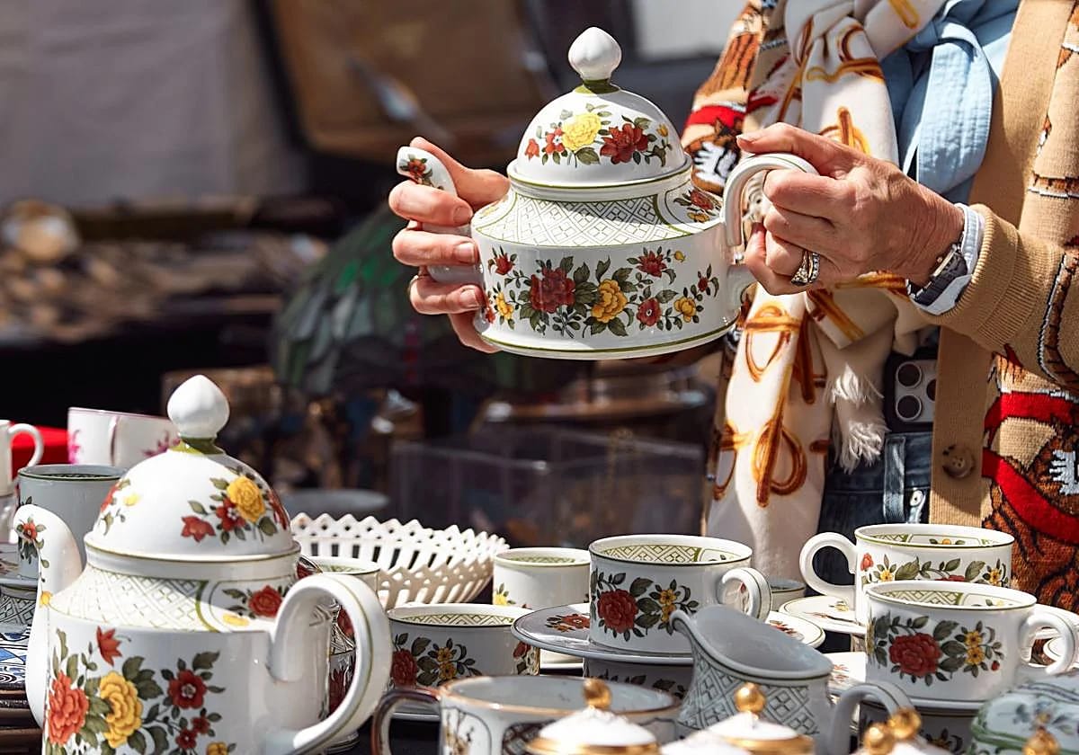 Mercadillo solidario de antigüedades y decoración