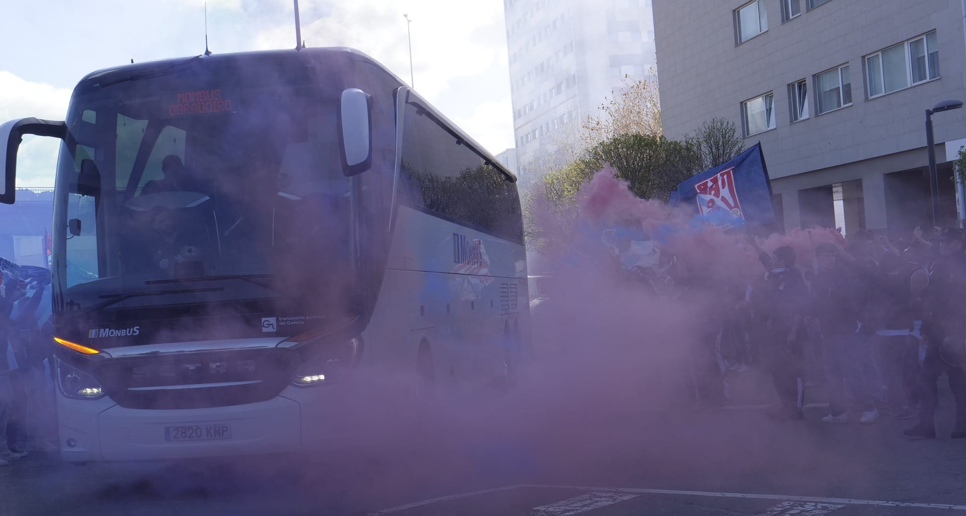 Desplazamiento de aficionados del Monbus Obradoiro a Torrelavega
