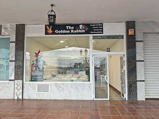 The Golden Rabbit: TCG y juegos en Benalmádena