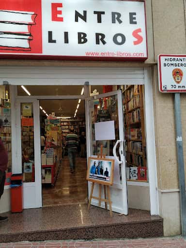 Librería Entre Libros en Linares: catálogo y juegos