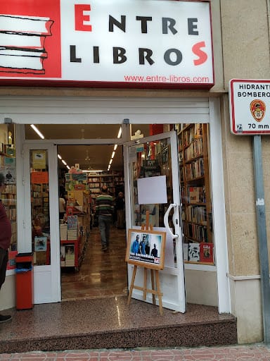 Librería Entre Libros en Linares: catálogo y juegos