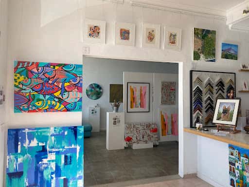 Galería 151: arte y enmarcado en Estepona